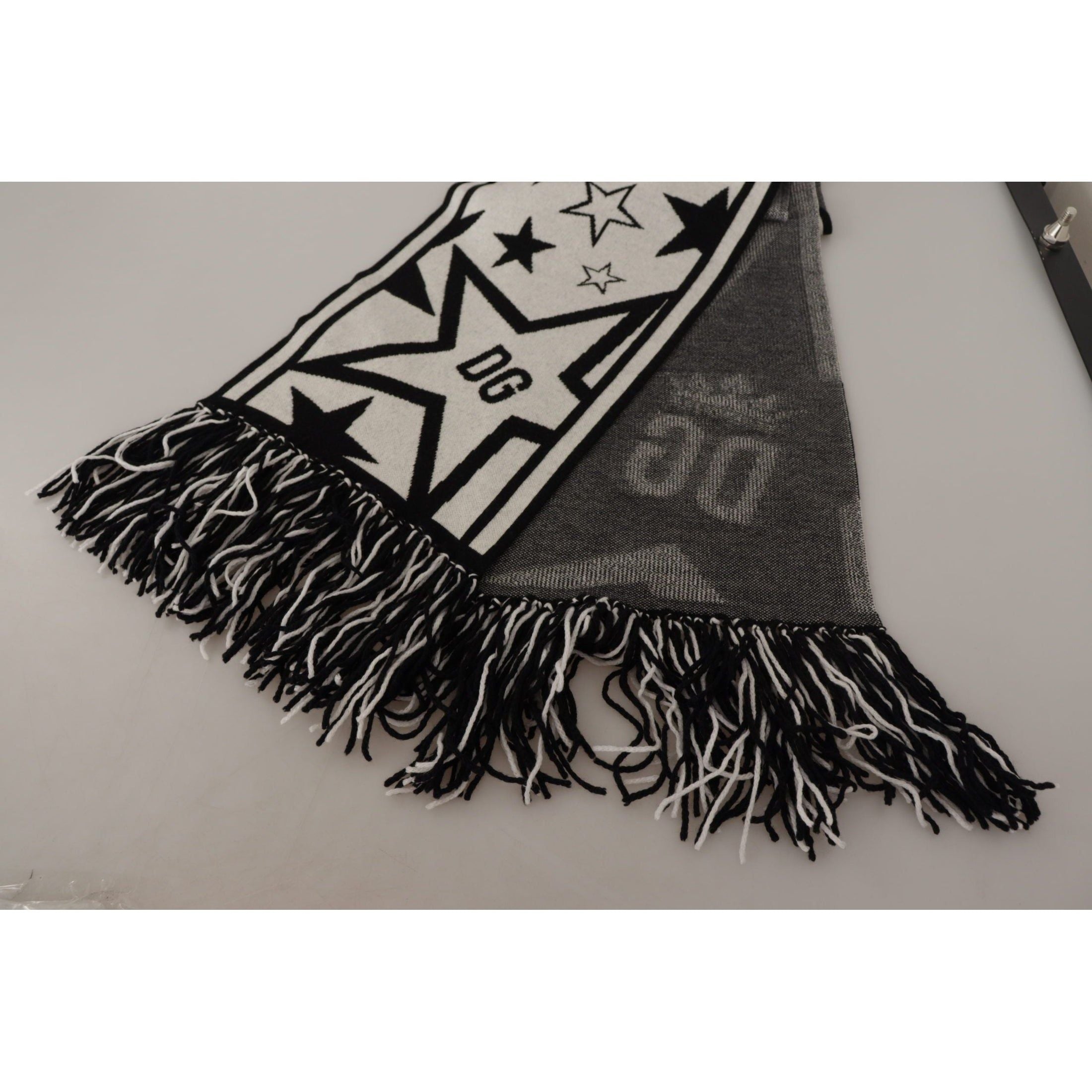 Elegant Monochrome Wool-Cashmere Men's Scarf