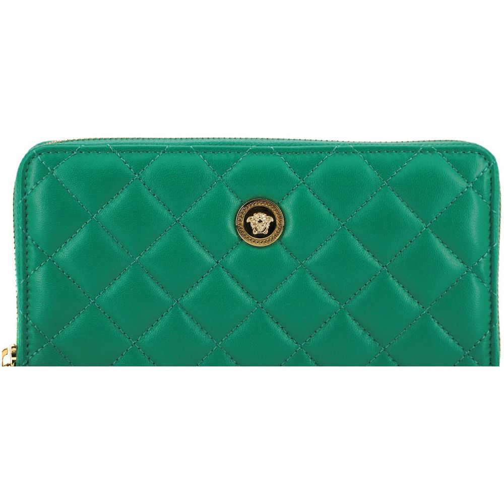 Elegant Quilted Leather Zip Wallet