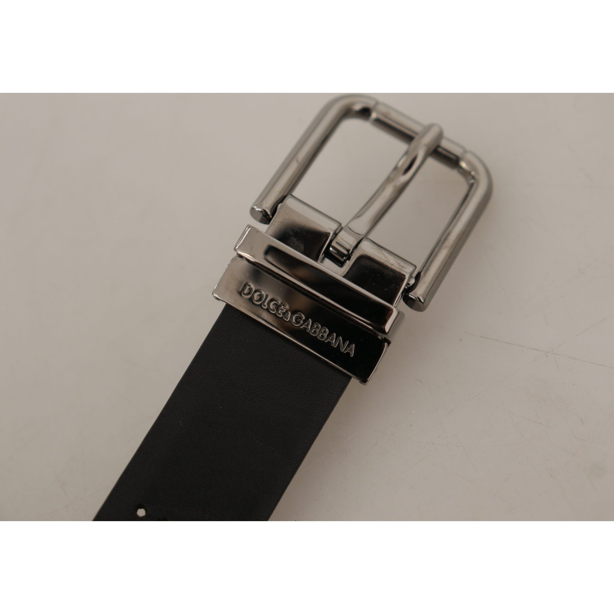 Elegant Black Leather Belt with Metal Buckle