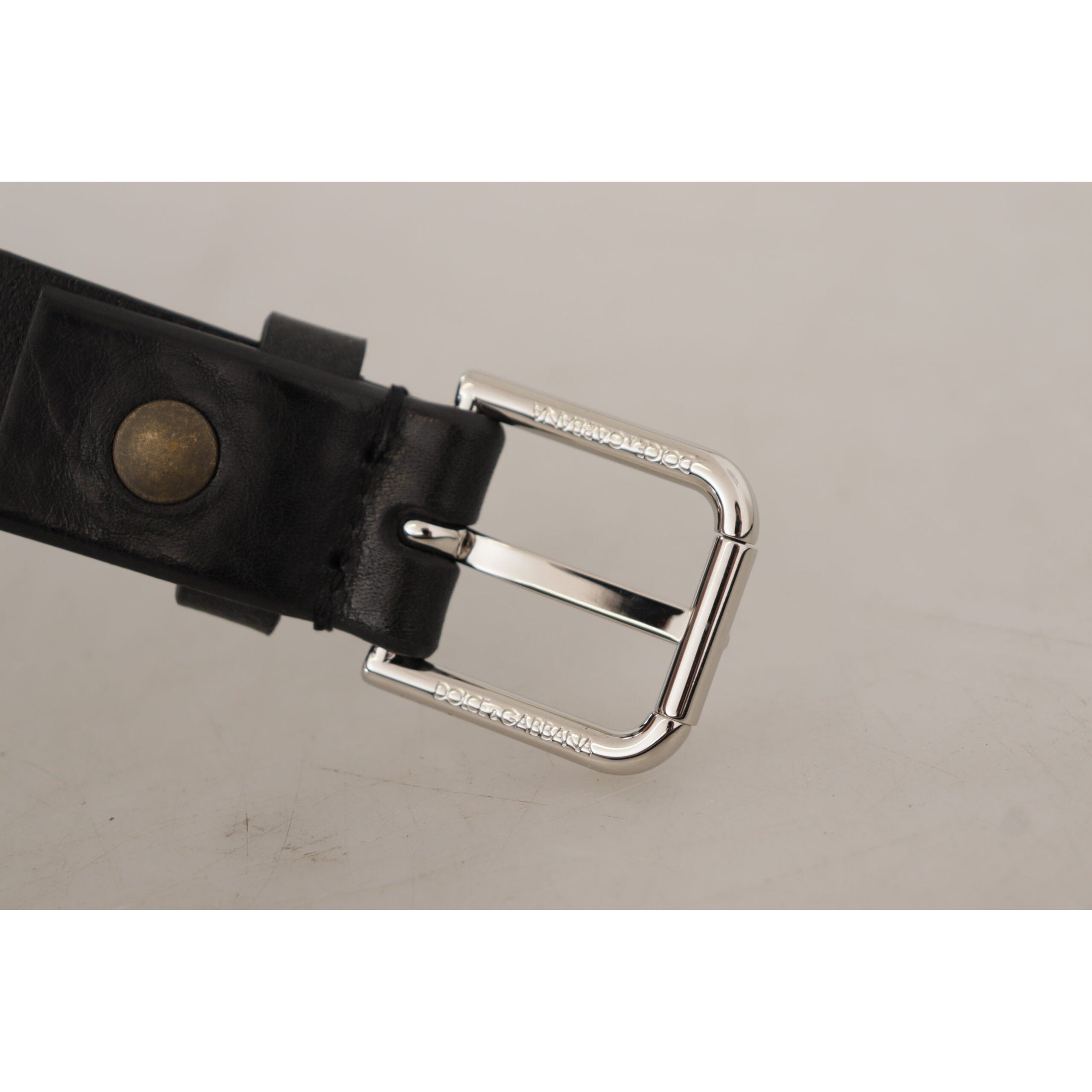 Elegant Black Leather Belt with Metal Buckle