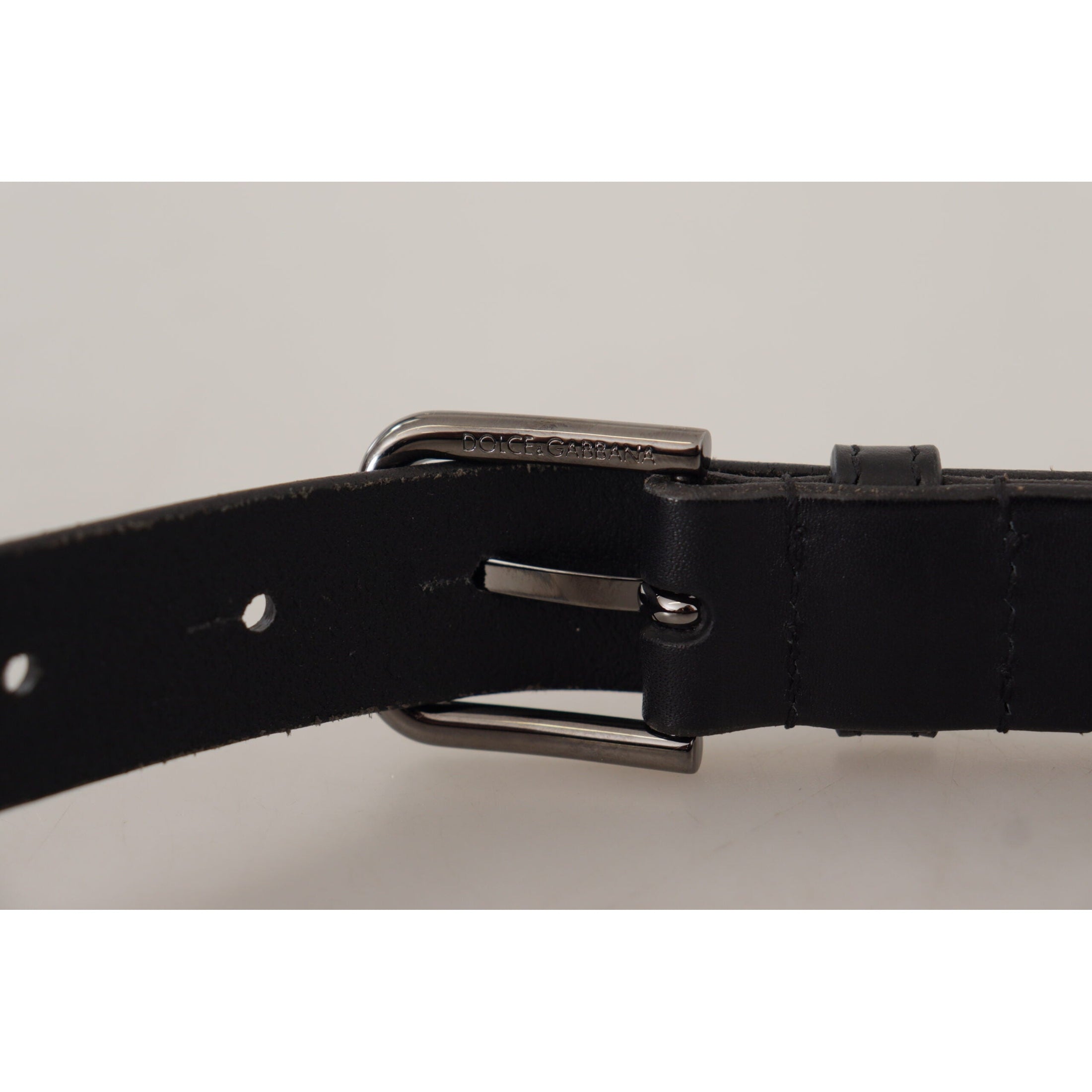 Elegant Black Leather Belt with Metal Buckle