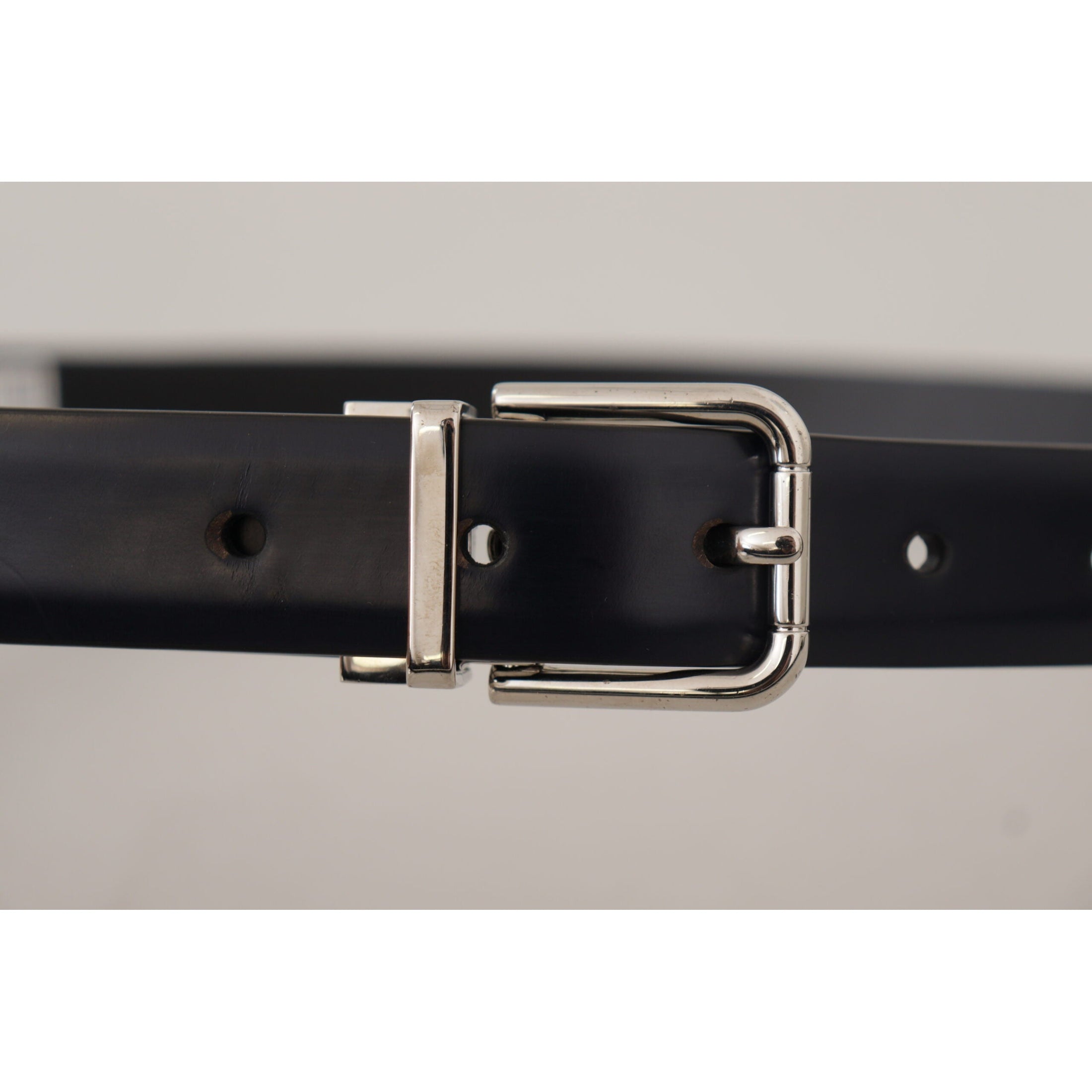 Elegant Leather Belt with Metal Buckle