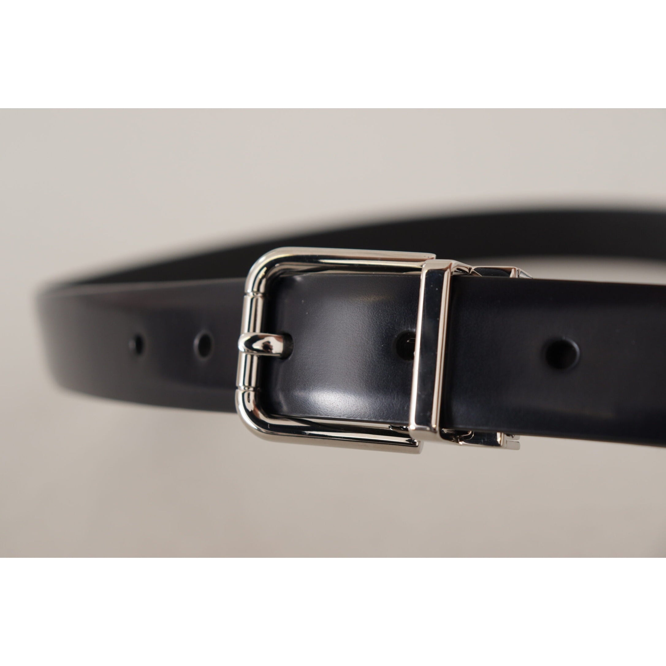 Elegant Black Leather Belt with Metal Buckle