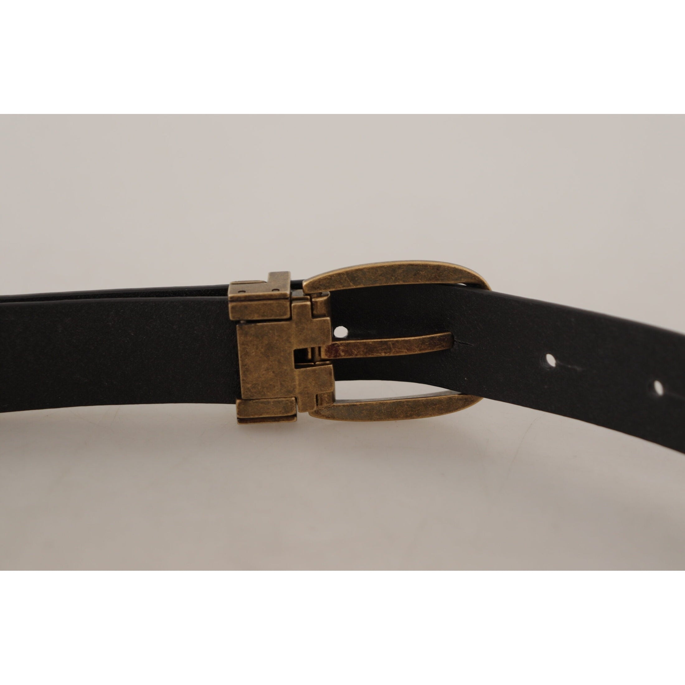 Elegant Leather Belt with Metal Buckle