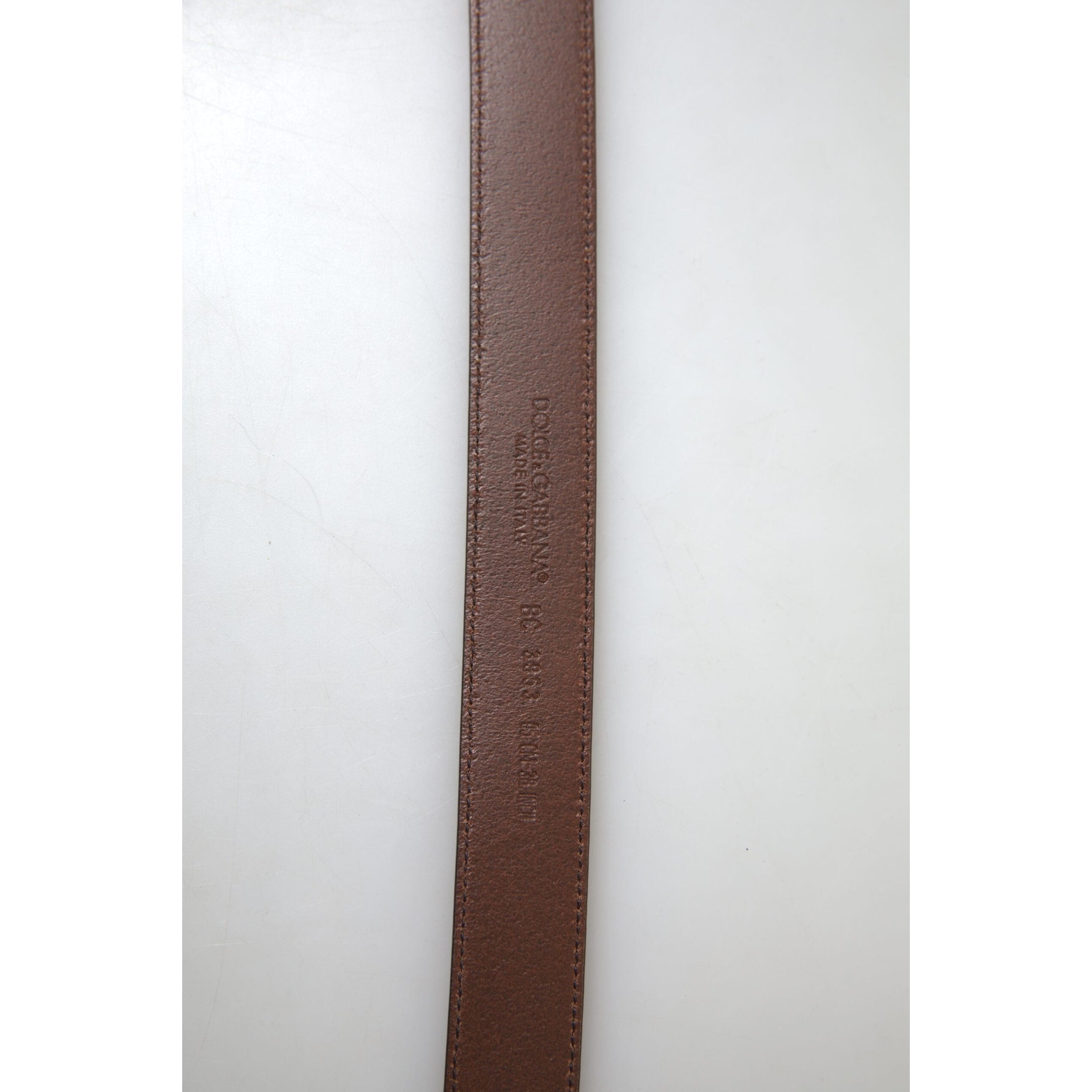 Elegant Leather Belt with Metal Buckle