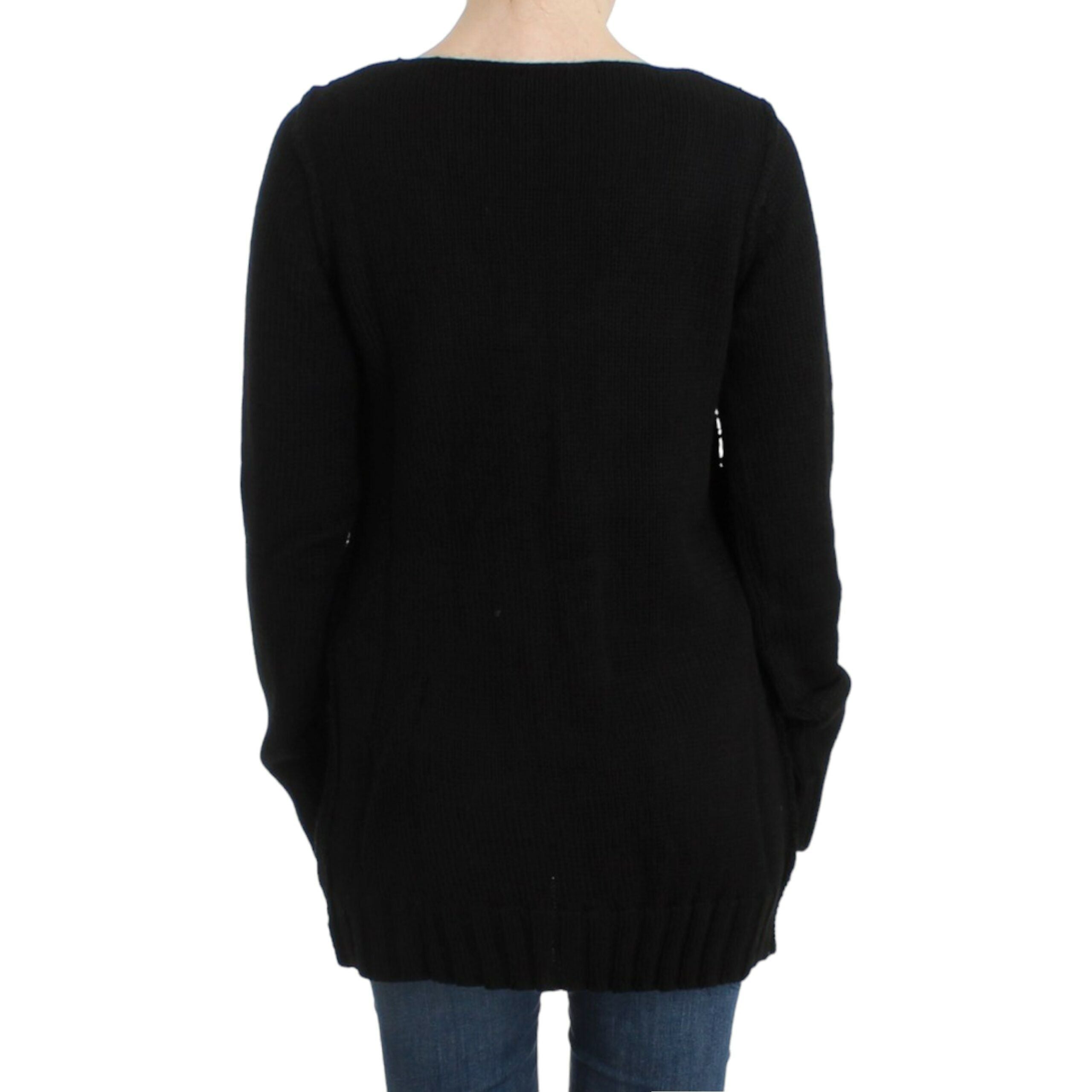 Alluring Black Knitted Crew Neck Sweater