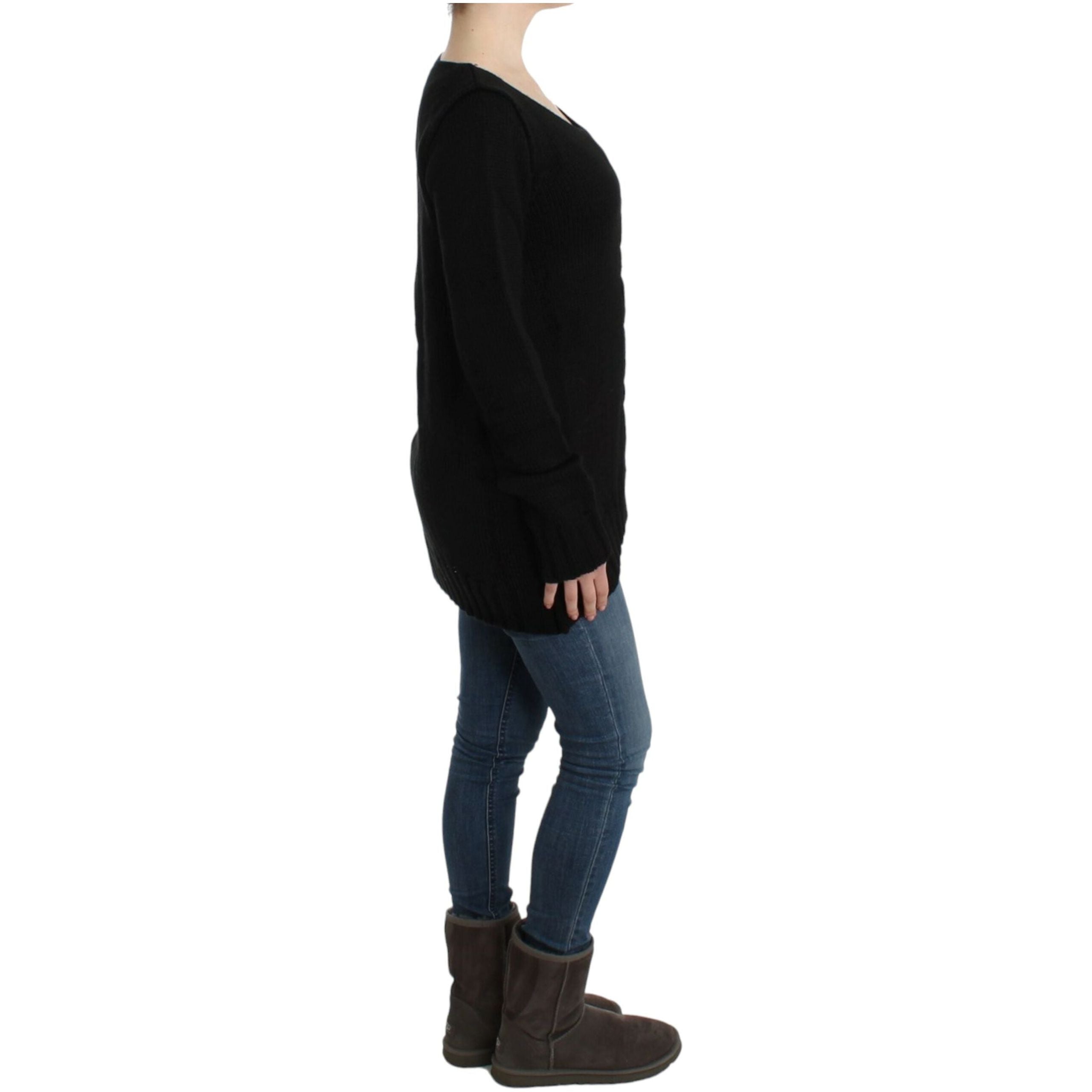 Alluring Black Knitted Crew Neck Sweater