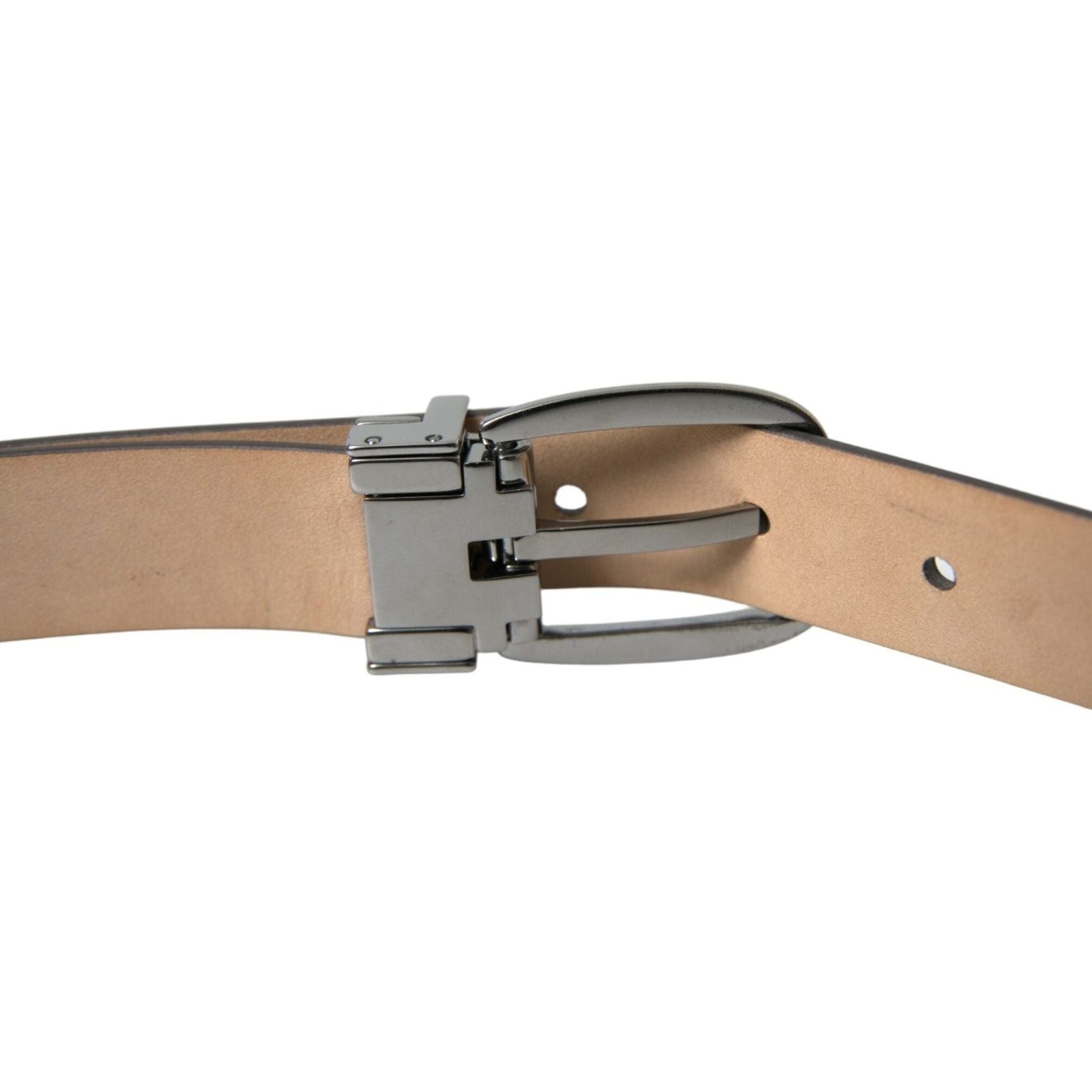 Elegant Leather Belt with Eye-Catching Buckle