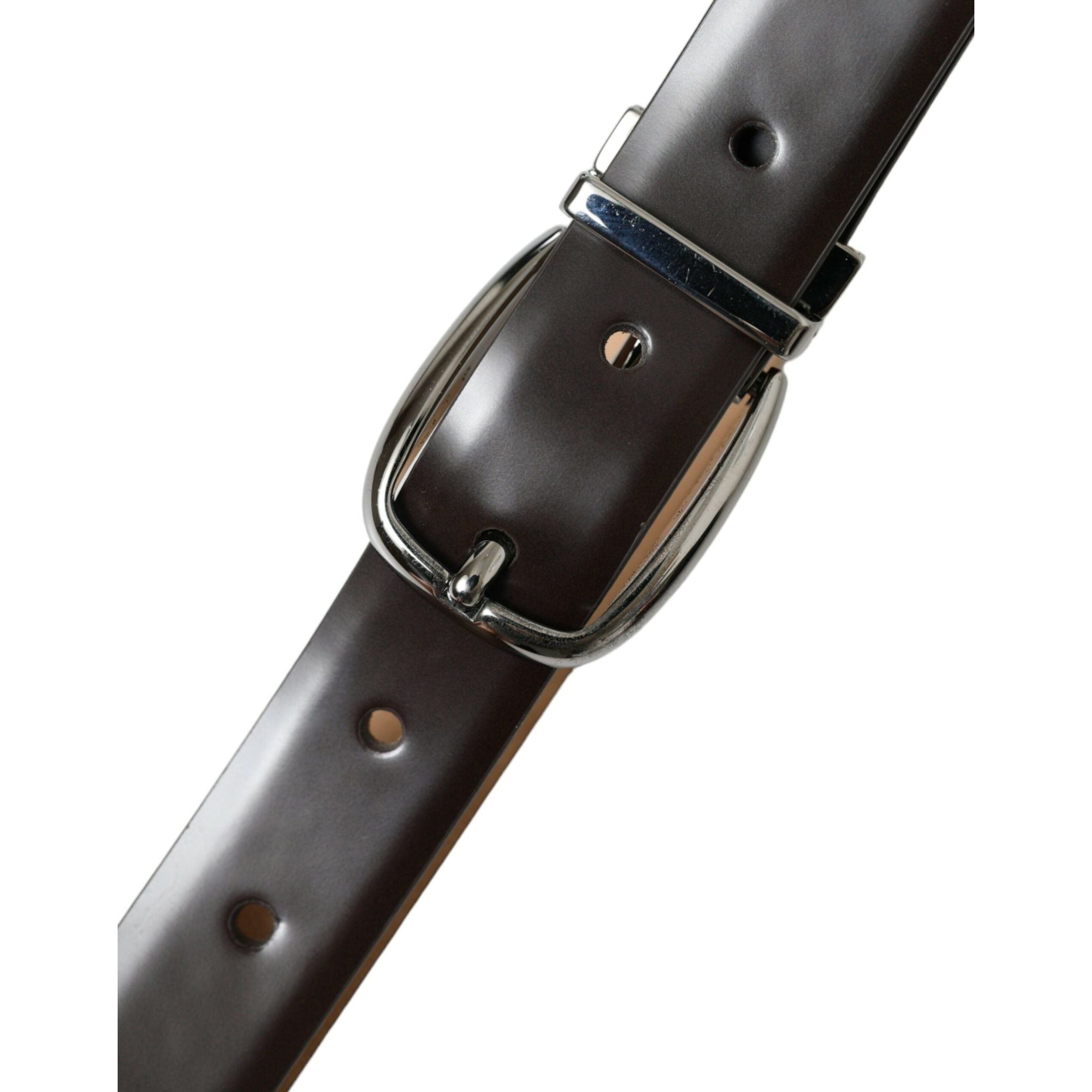 Elegant Leather Belt with Eye-Catching Buckle