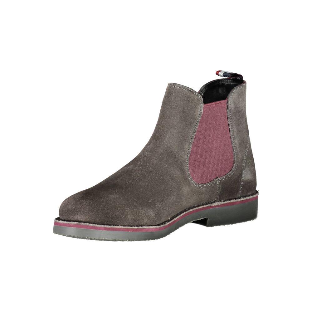 Elegant Gray Ankle Boots with Contrasting Details