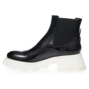 Alexander Mcqueen Elegant Leather Boots In Timeless Black