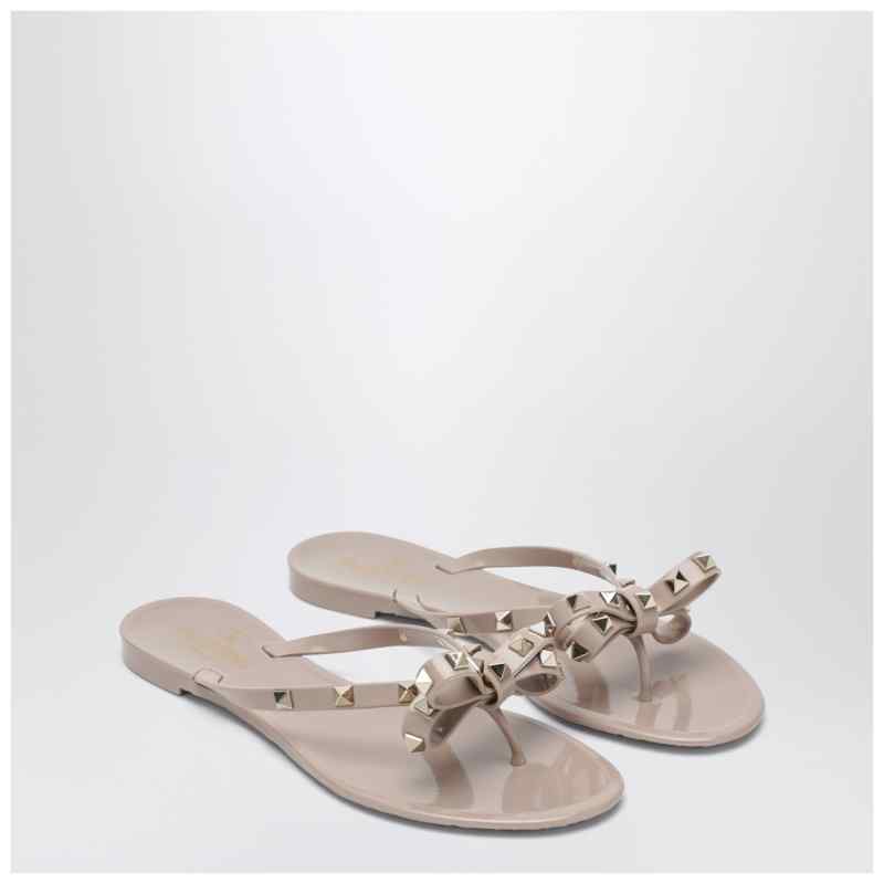 Valentino Garavani Powdery Rockstud low sandal, theFeinheit