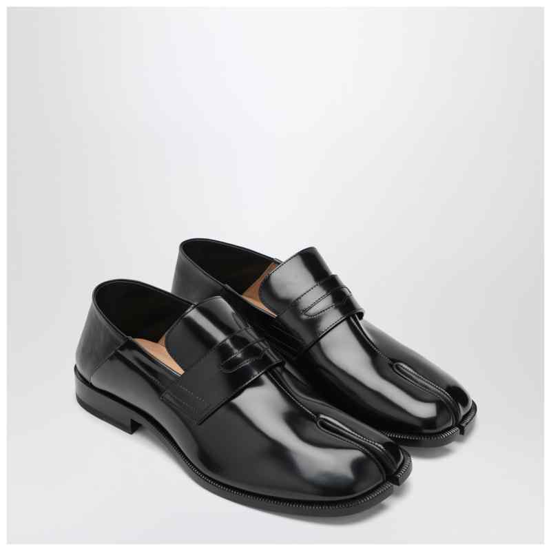 Maison Margiela Tabi loafer in black leather, theFeinheit