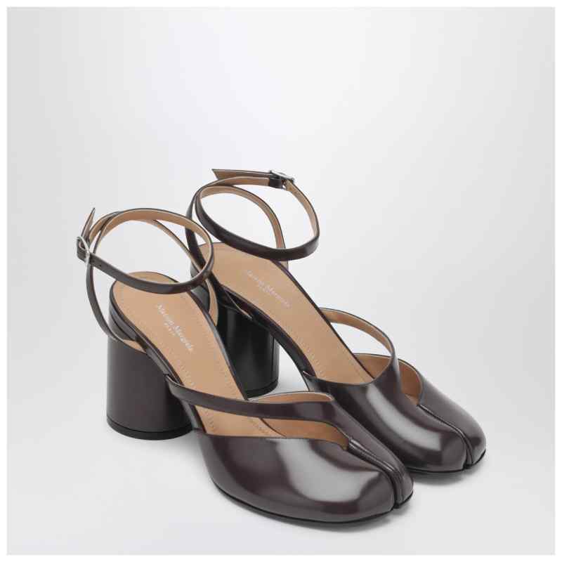 Maison Margiela Brown Tabi sandals in brushed leather, theFeinheit