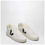 VEJA Sneaker V-10 in white and black leather