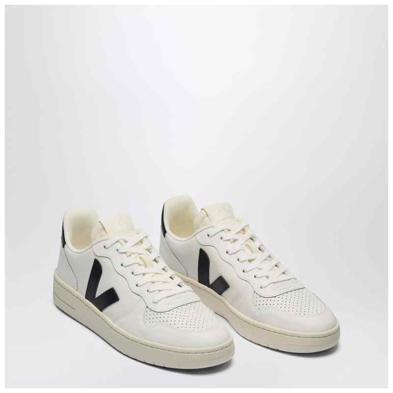 VEJA Sneaker V-10 in white and black leather, theFeinheit