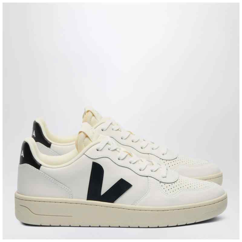 VEJA Sneaker V-10 in white and black leather VEJA Sneaker V-10 in white and black leather