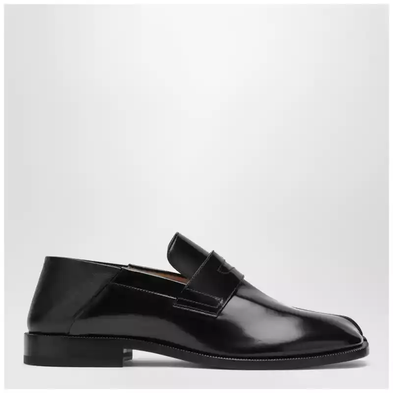 Maison Margiela Tabi loafer in black leather