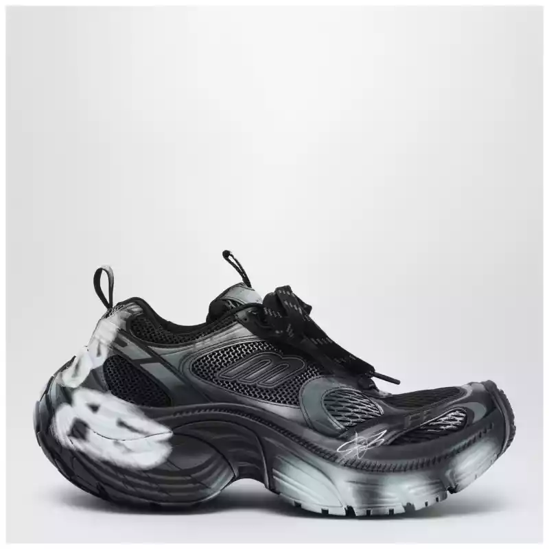 Balenciaga White/black 6XL sneakers with spray details