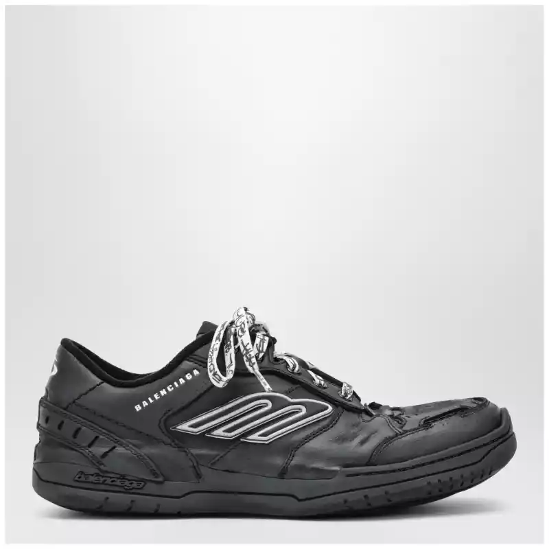 841765WCURB_T_BALEN-1000.a Balenciaga Hamptons Worn-Out black sneakers