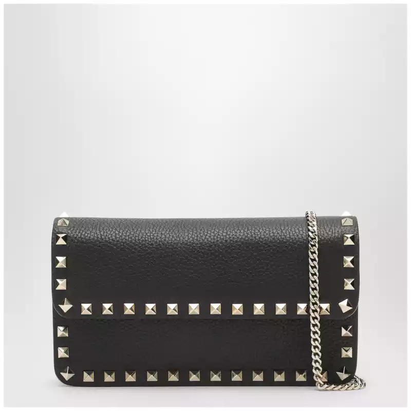 9W2P0S61VSH_T_VALE-0NO.a Valentino Garavani Pouch with black Rockstud chain