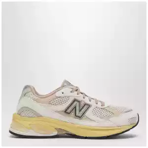 New Balance 2010 Sneakers in Linen/Desert Clay