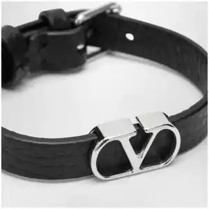 Valentino Garavani VLogo Signature bracelet in grained calfskin leather, black