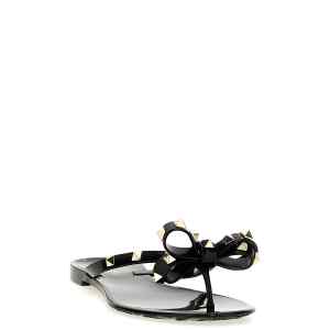 Valentino Garavani Pm Thong Rockstud Sandals