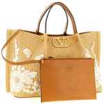 Shopping Valentino Garavani Medium Raffia