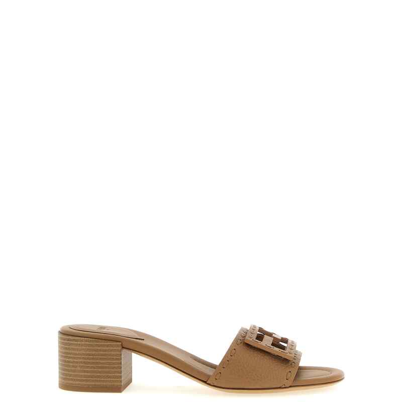 8R8862AQY2F1WYD_01_M_2026-07-16T08-36-26.554Z Fendi Baguette Slides